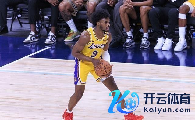 恭喜詹姆斯！NBA历史性一刻行将到来，父子同台，了不得的建树